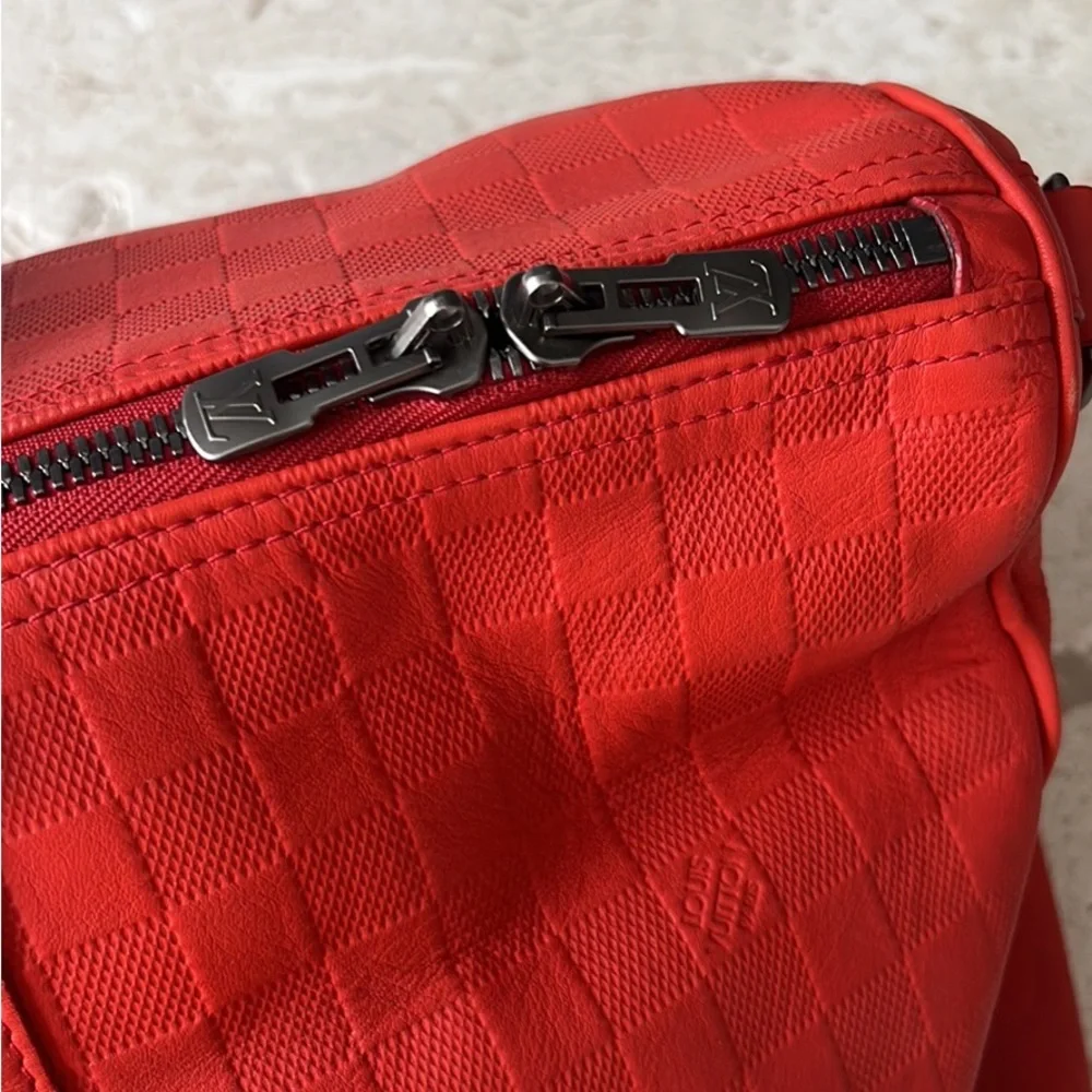 Authentic Louis Vuitton Duffle red/orange duffle - Picture 4 of 8